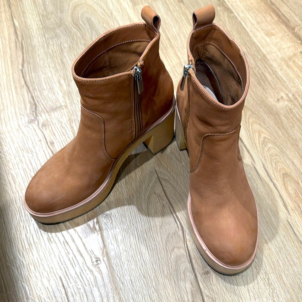 Dolce Vita ankle boots with heel. Size 7.5